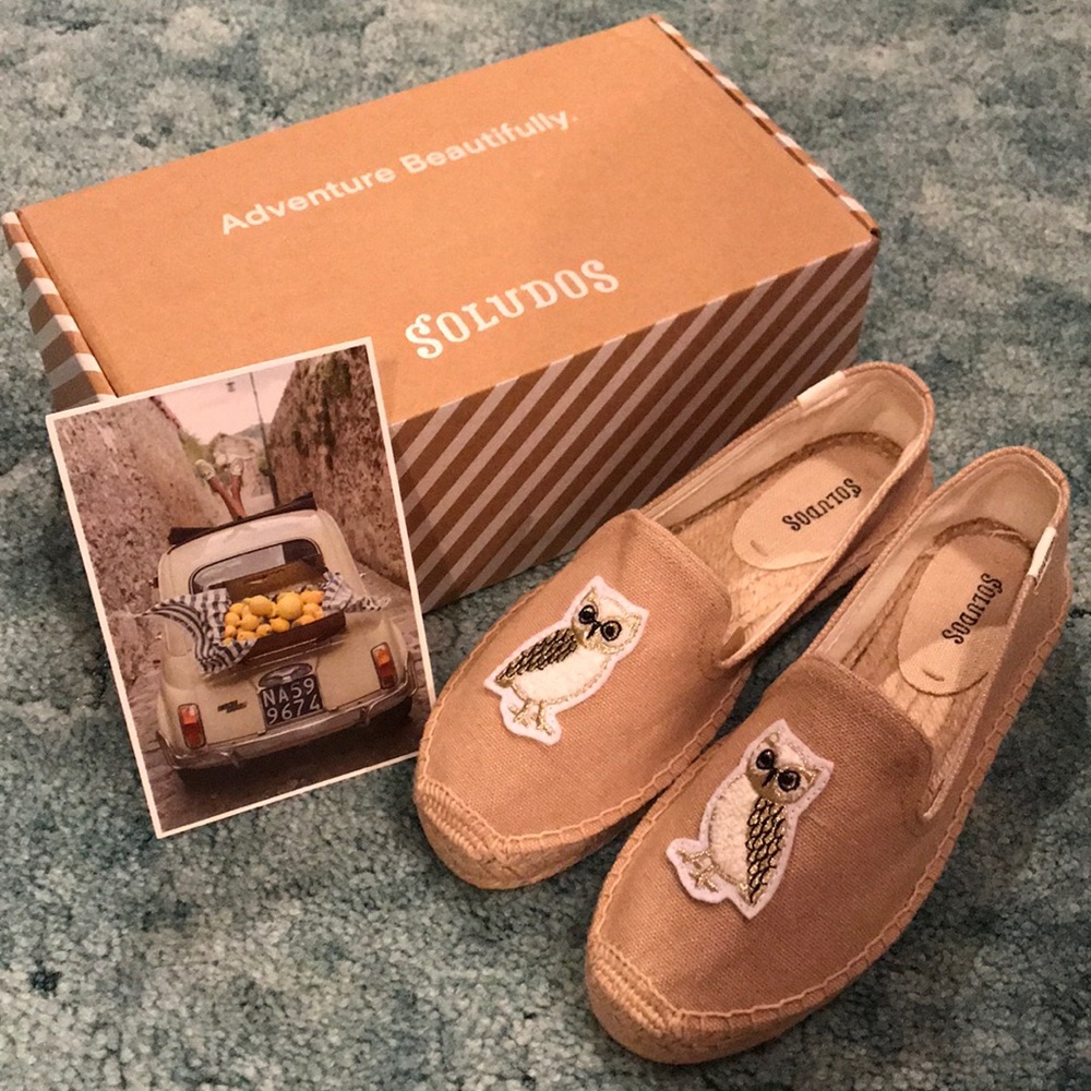 Super adorable Soludos gilded owl among slipper ♥️